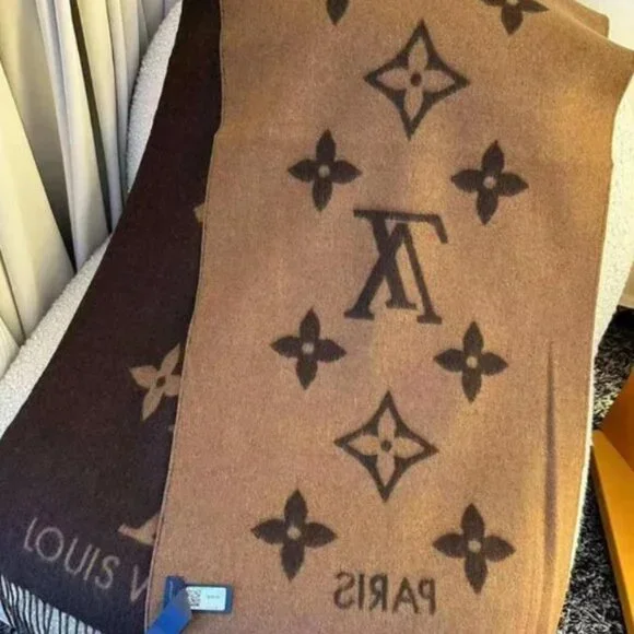 Louis Vuitton Shawl - Picture 2 of 6
